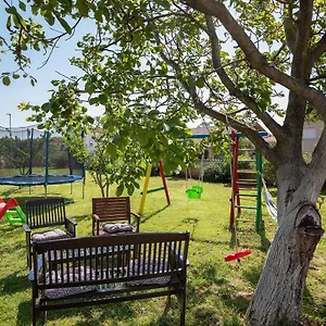 Dadic With Parking & Playground Medolino